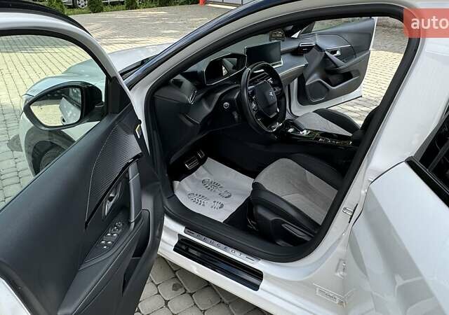 Белый Пежо e-208, объемом двигателя 0 л и пробегом 45 тыс. км за 16500 $, фото 13 на Automoto.ua