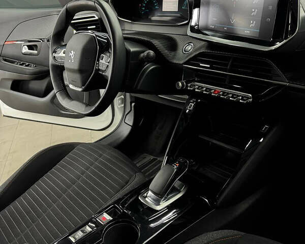 Белый Пежо e-208, объемом двигателя 0 л и пробегом 87 тыс. км за 13200 $, фото 22 на Automoto.ua