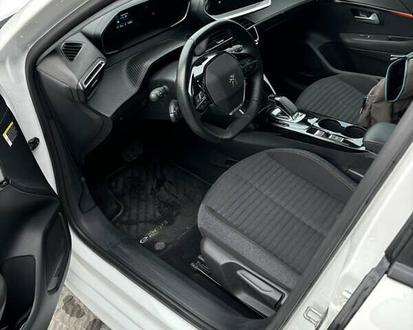 Белый Пежо e-208, объемом двигателя 0 л и пробегом 19 тыс. км за 14500 $, фото 17 на Automoto.ua