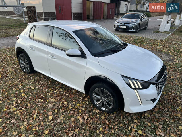 Белый Пежо e-208, объемом двигателя 0 л и пробегом 25 тыс. км за 14250 $, фото 1 на Automoto.ua