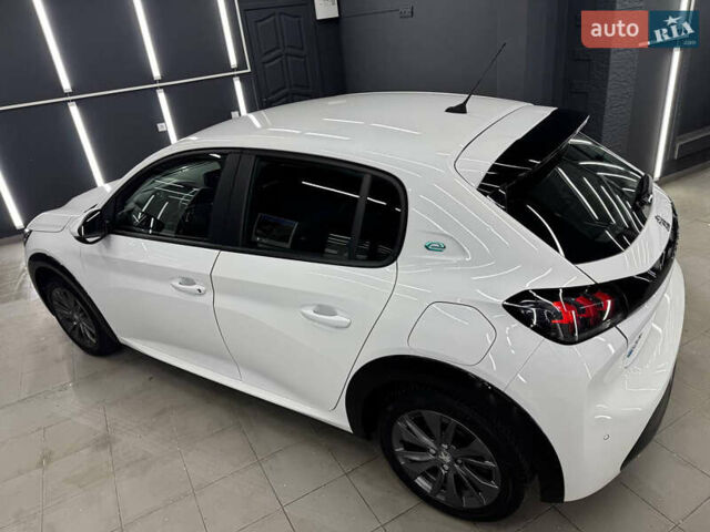 Белый Пежо e-208, объемом двигателя 0 л и пробегом 87 тыс. км за 13200 $, фото 7 на Automoto.ua