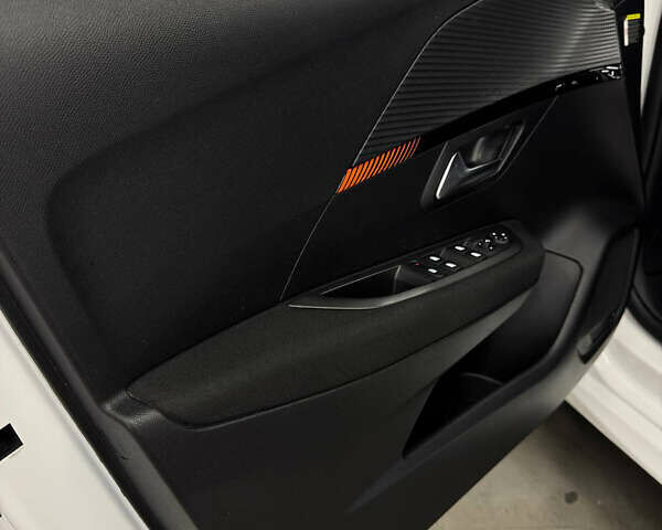 Белый Пежо e-208, объемом двигателя 0 л и пробегом 87 тыс. км за 13200 $, фото 27 на Automoto.ua