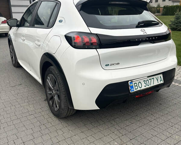 Белый Пежо e-208, объемом двигателя 0 л и пробегом 19 тыс. км за 14500 $, фото 4 на Automoto.ua