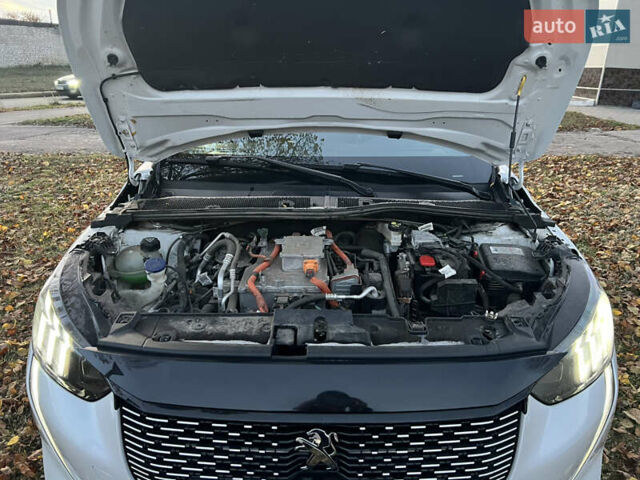 Белый Пежо e-208, объемом двигателя 0 л и пробегом 25 тыс. км за 14250 $, фото 9 на Automoto.ua