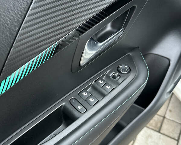 Белый Пежо e-208, объемом двигателя 0 л и пробегом 20 тыс. км за 15300 $, фото 16 на Automoto.ua