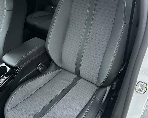 Белый Пежо e-208, объемом двигателя 0 л и пробегом 20 тыс. км за 15300 $, фото 17 на Automoto.ua