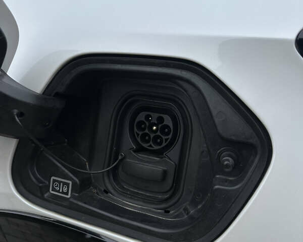 Белый Пежо e-208, объемом двигателя 0 л и пробегом 20 тыс. км за 15300 $, фото 43 на Automoto.ua