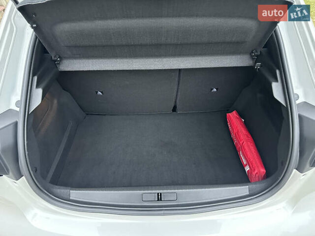 Белый Пежо e-208, объемом двигателя 0 л и пробегом 20 тыс. км за 15300 $, фото 22 на Automoto.ua