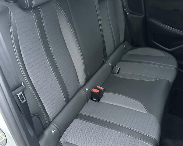 Белый Пежо e-208, объемом двигателя 0 л и пробегом 20 тыс. км за 15300 $, фото 26 на Automoto.ua