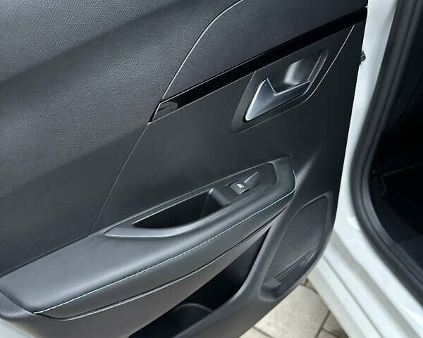 Белый Пежо e-208, объемом двигателя 0 л и пробегом 20 тыс. км за 15300 $, фото 20 на Automoto.ua