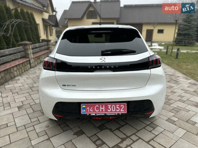 Белый Пежо e-208, объемом двигателя 0 л и пробегом 20 тыс. км за 15300 $, фото 4 на Automoto.ua
