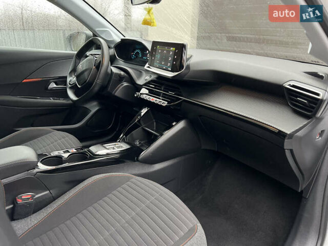 Белый Пежо e-208, объемом двигателя 0 л и пробегом 56 тыс. км за 14300 $, фото 4 на Automoto.ua