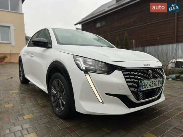 Белый Пежо e-208, объемом двигателя 0 л и пробегом 56 тыс. км за 14300 $, фото 7 на Automoto.ua