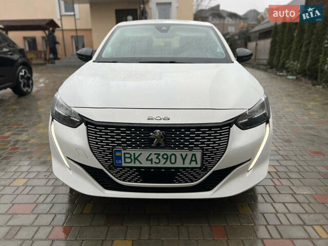 Белый Пежо e-208, объемом двигателя 0 л и пробегом 56 тыс. км за 14300 $, фото 10 на Automoto.ua