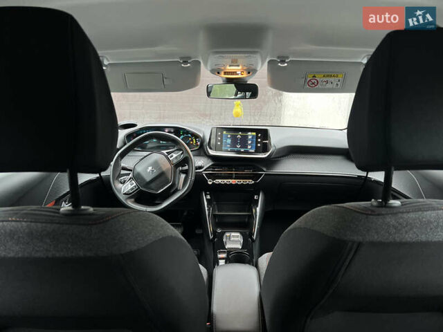 Белый Пежо e-208, объемом двигателя 0 л и пробегом 56 тыс. км за 14300 $, фото 2 на Automoto.ua