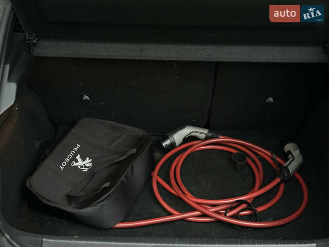 Черный Пежо e-208, объемом двигателя 0 л и пробегом 41 тыс. км за 13500 $, фото 32 на Automoto.ua