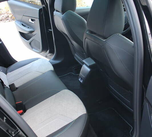 Чорний Пежо e-208, об'ємом двигуна 0 л та пробігом 78 тис. км за 15950 $, фото 59 на Automoto.ua