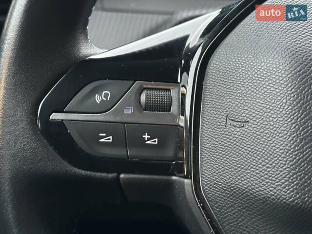 Черный Пежо e-208, объемом двигателя 0 л и пробегом 41 тыс. км за 13500 $, фото 16 на Automoto.ua