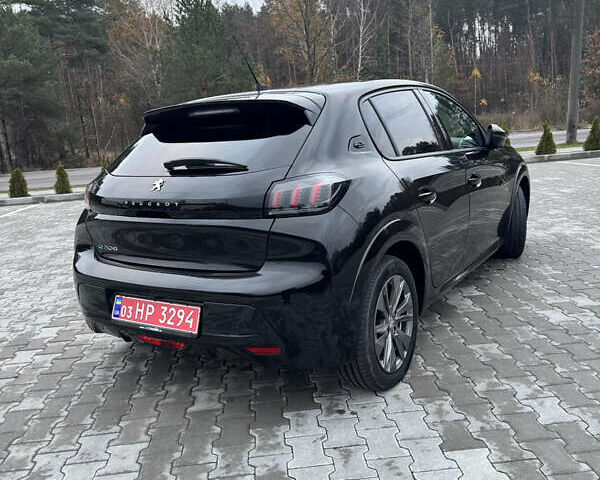 Черный Пежо e-208, объемом двигателя 0 л и пробегом 99 тыс. км за 12699 $, фото 4 на Automoto.ua