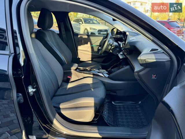 Чорний Пежо e-208, об'ємом двигуна 0 л та пробігом 20 тис. км за 14900 $, фото 2 на Automoto.ua