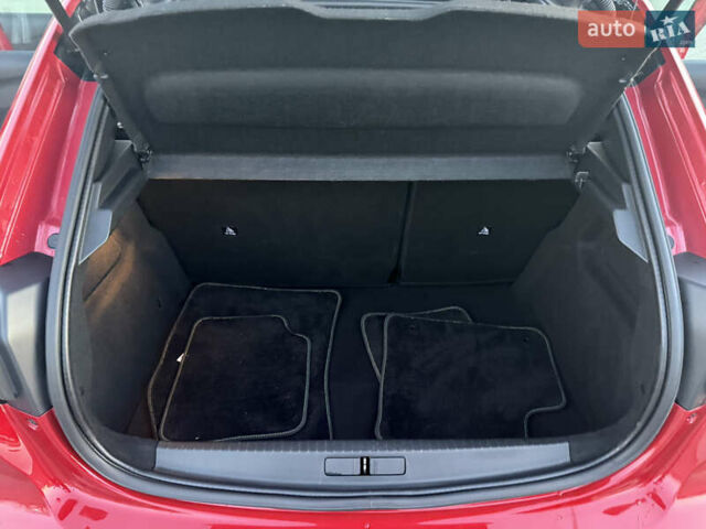 Красный Пежо e-208, объемом двигателя 0 л и пробегом 76 тыс. км за 14950 $, фото 18 на Automoto.ua