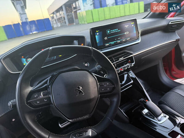 Красный Пежо e-208, объемом двигателя 0 л и пробегом 76 тыс. км за 14950 $, фото 23 на Automoto.ua