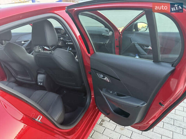 Красный Пежо e-208, объемом двигателя 0 л и пробегом 76 тыс. км за 14950 $, фото 13 на Automoto.ua