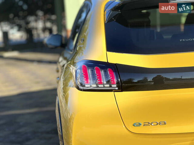 Желтый Пежо e-208, объемом двигателя 0 л и пробегом 65 тыс. км за 14200 $, фото 15 на Automoto.ua