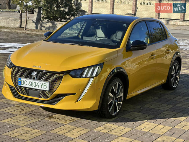 Желтый Пежо e-208, объемом двигателя 0 л и пробегом 65 тыс. км за 14200 $, фото 8 на Automoto.ua