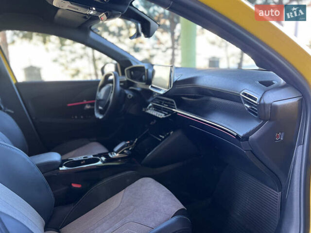 Желтый Пежо e-208, объемом двигателя 0 л и пробегом 65 тыс. км за 14200 $, фото 32 на Automoto.ua