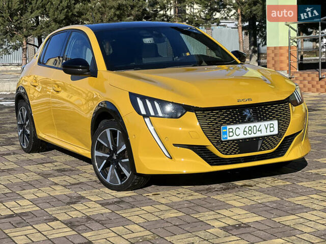 Желтый Пежо e-208, объемом двигателя 0 л и пробегом 65 тыс. км за 14200 $, фото 1 на Automoto.ua
