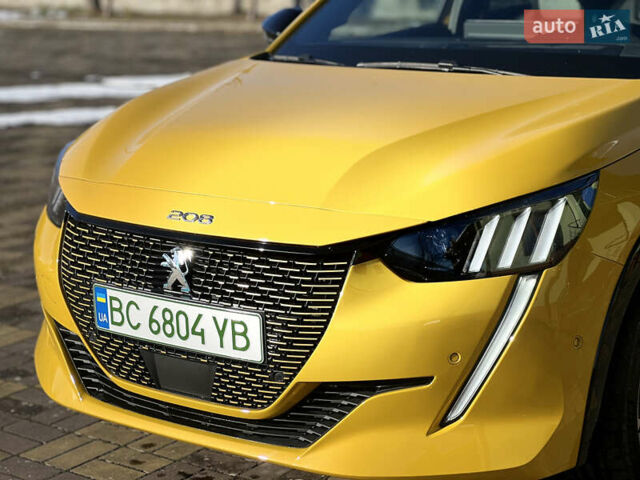 Желтый Пежо e-208, объемом двигателя 0 л и пробегом 65 тыс. км за 14200 $, фото 6 на Automoto.ua