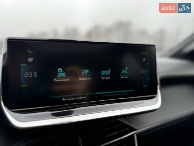 Желтый Пежо e-208, объемом двигателя 0 л и пробегом 129 тыс. км за 14399 $, фото 46 на Automoto.ua