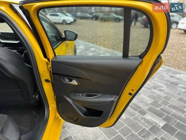 Желтый Пежо e-208, объемом двигателя 0 л и пробегом 129 тыс. км за 14399 $, фото 37 на Automoto.ua