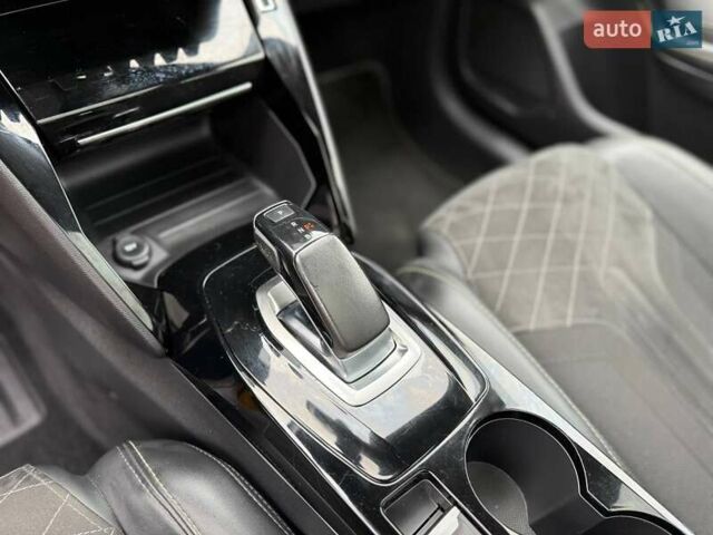 Желтый Пежо e-208, объемом двигателя 0 л и пробегом 129 тыс. км за 14399 $, фото 27 на Automoto.ua