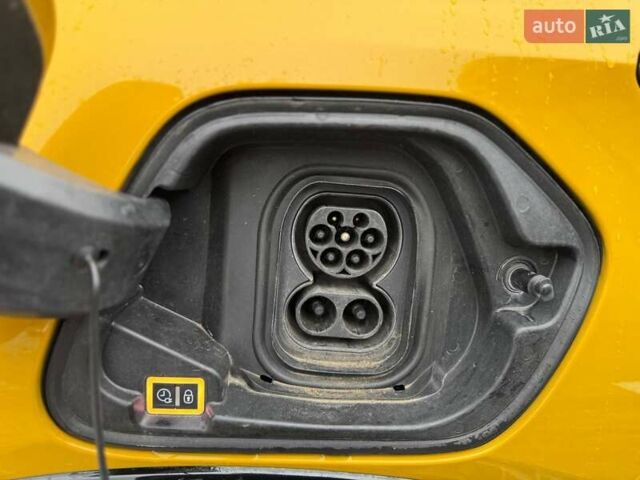 Желтый Пежо e-208, объемом двигателя 0 л и пробегом 129 тыс. км за 14399 $, фото 44 на Automoto.ua