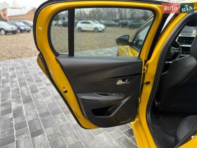 Желтый Пежо e-208, объемом двигателя 0 л и пробегом 129 тыс. км за 14399 $, фото 33 на Automoto.ua