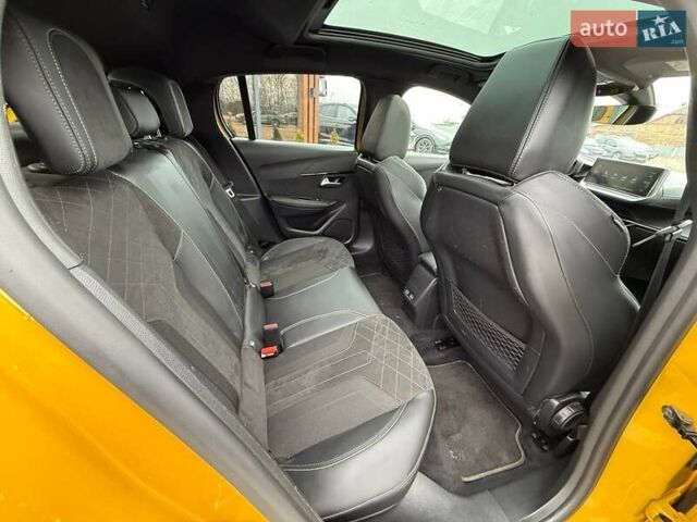 Желтый Пежо e-208, объемом двигателя 0 л и пробегом 129 тыс. км за 14399 $, фото 36 на Automoto.ua