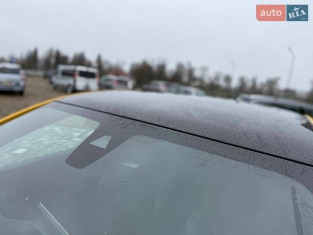 Желтый Пежо e-208, объемом двигателя 0 л и пробегом 129 тыс. км за 14399 $, фото 12 на Automoto.ua