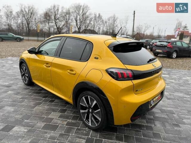 Желтый Пежо e-208, объемом двигателя 0 л и пробегом 129 тыс. км за 14399 $, фото 6 на Automoto.ua