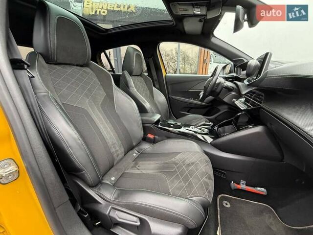 Желтый Пежо e-208, объемом двигателя 0 л и пробегом 129 тыс. км за 14399 $, фото 38 на Automoto.ua