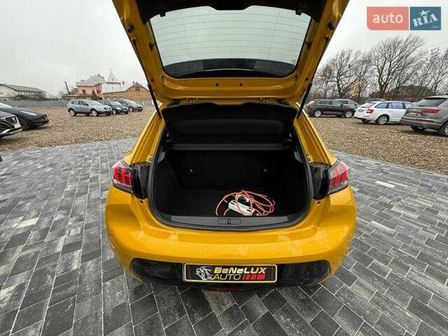 Желтый Пежо e-208, объемом двигателя 0 л и пробегом 129 тыс. км за 14399 $, фото 42 на Automoto.ua