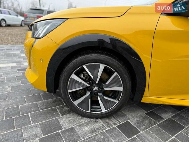 Желтый Пежо e-208, объемом двигателя 0 л и пробегом 129 тыс. км за 14399 $, фото 16 на Automoto.ua