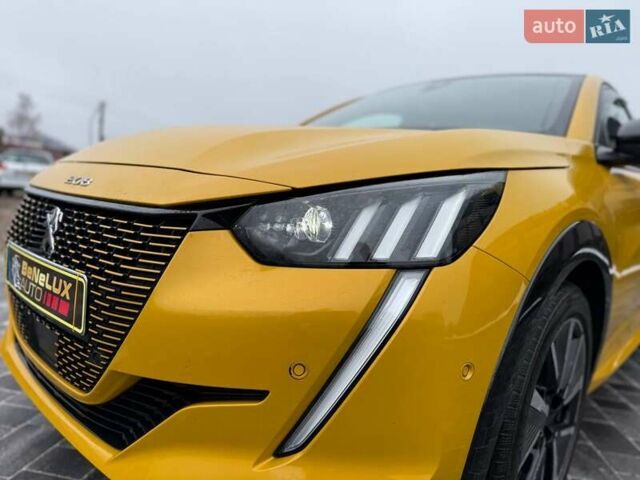 Желтый Пежо e-208, объемом двигателя 0 л и пробегом 129 тыс. км за 14399 $, фото 13 на Automoto.ua