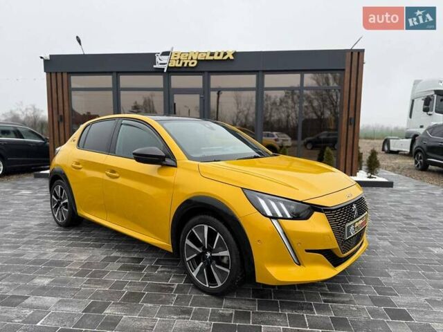 Желтый Пежо e-208, объемом двигателя 0 л и пробегом 129 тыс. км за 14399 $, фото 1 на Automoto.ua