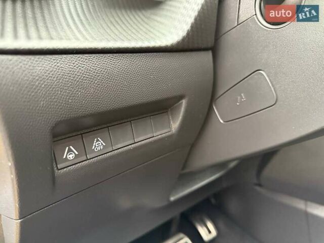 Жовтий Пежо e-208, об'ємом двигуна 0 л та пробігом 90 тис. км за 14699 $, фото 45 на Automoto.ua