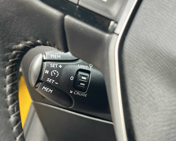 Жовтий Пежо e-208, об'ємом двигуна 0 л та пробігом 40 тис. км за 15200 $, фото 22 на Automoto.ua
