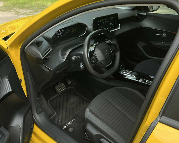 Жовтий Пежо e-208, об'ємом двигуна 0 л та пробігом 40 тис. км за 15200 $, фото 15 на Automoto.ua