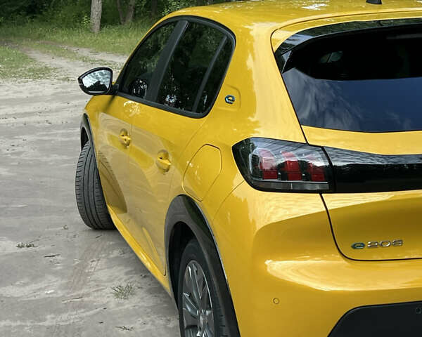 Жовтий Пежо e-208, об'ємом двигуна 0 л та пробігом 40 тис. км за 15200 $, фото 8 на Automoto.ua