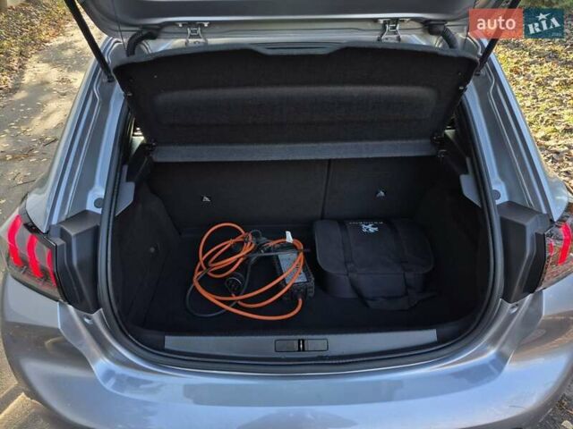 Серый Пежо e-208, объемом двигателя 0 л и пробегом 82 тыс. км за 14744 $, фото 19 на Automoto.ua